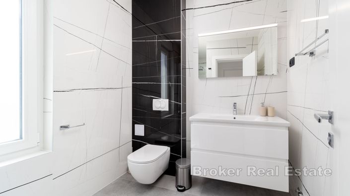 Image No.9-5 Bed Villa for sale