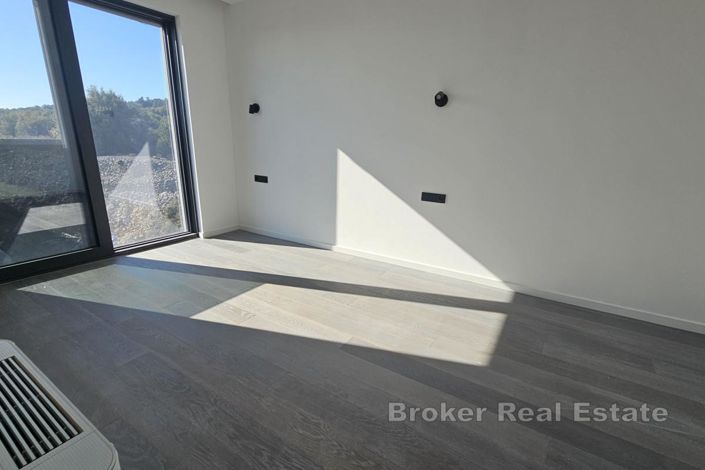 Image No.10-3 Bed Apartment for sale