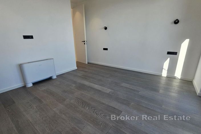 Image No.9-3 Bed Apartment for sale