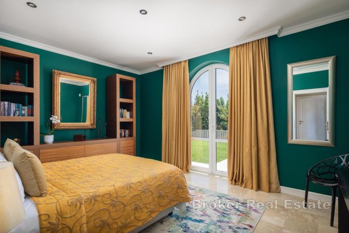 Image No.15-6 Bed Villa for sale