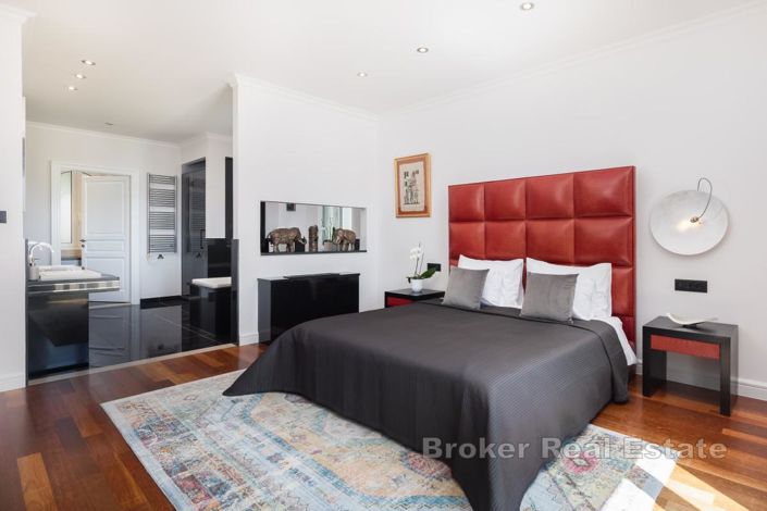 Image No.16-6 Bed Villa for sale