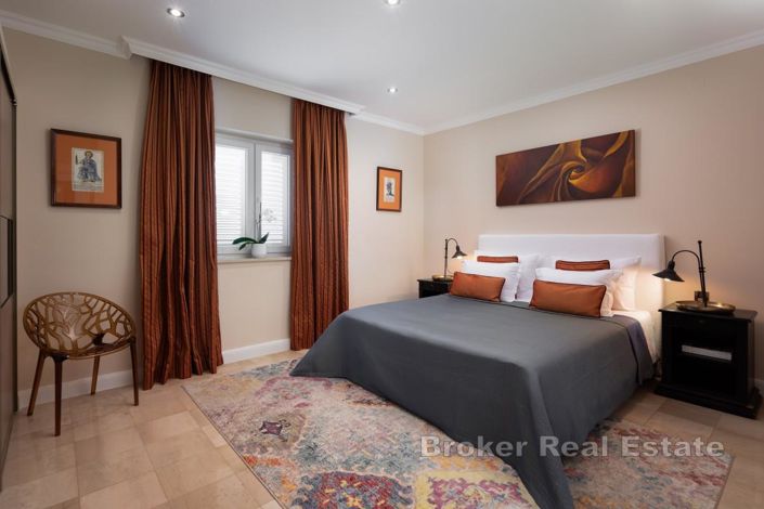 Image No.17-6 Bed Villa for sale