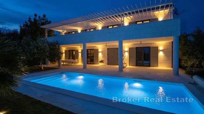 Image No.7-6 Bed Villa for sale