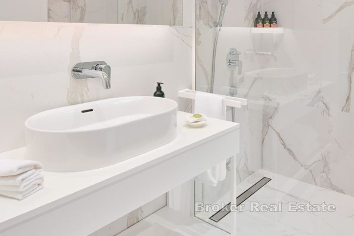 Image No.9-Appartement de 2 chambres à vendre à Umag