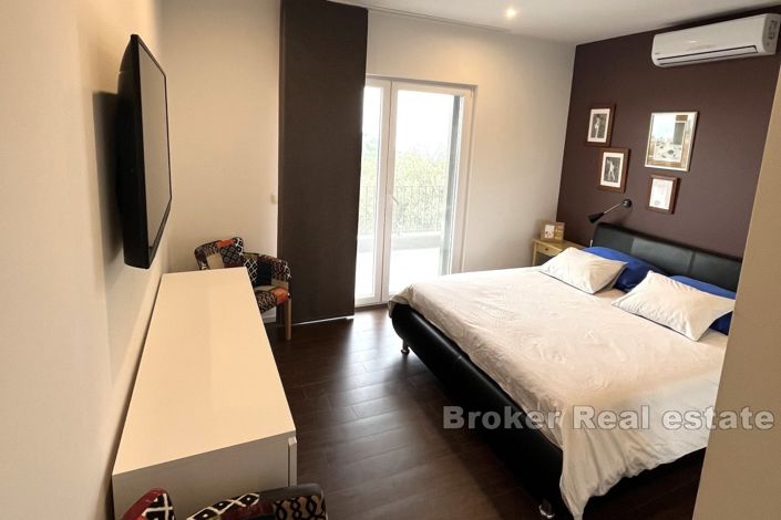 Image No.6-Villa de 8 chambres à vendre à Makarska