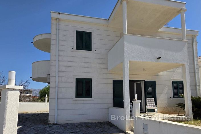 Image No.2-6 Bed Villa for sale
