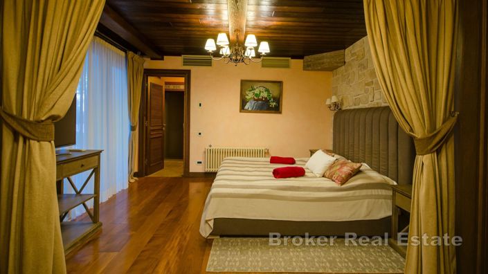 Image No.12-Villa de 6 chambres à vendre à Ciovo