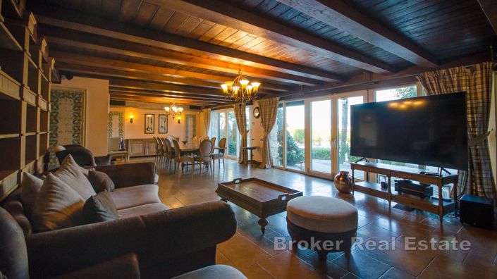 Image No.6-Villa de 6 chambres à vendre à Ciovo