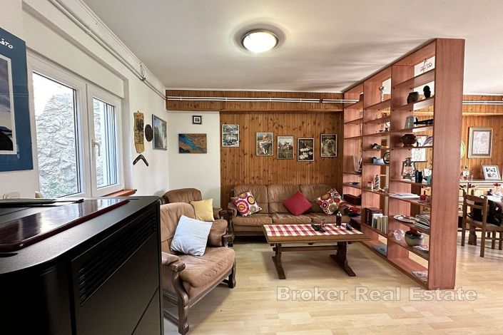 Image No.12-6 Bed Villa for sale