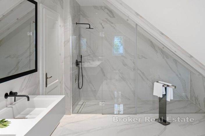 Image No.15-6 Bed Villa for sale