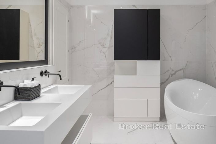 Image No.19-6 Bed Villa for sale