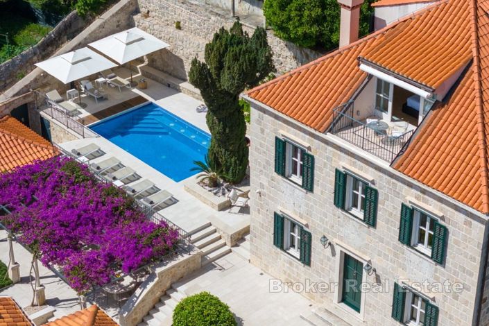 Image No.2-6 Bed Villa for sale