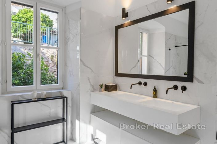 Image No.21-6 Bed Villa for sale