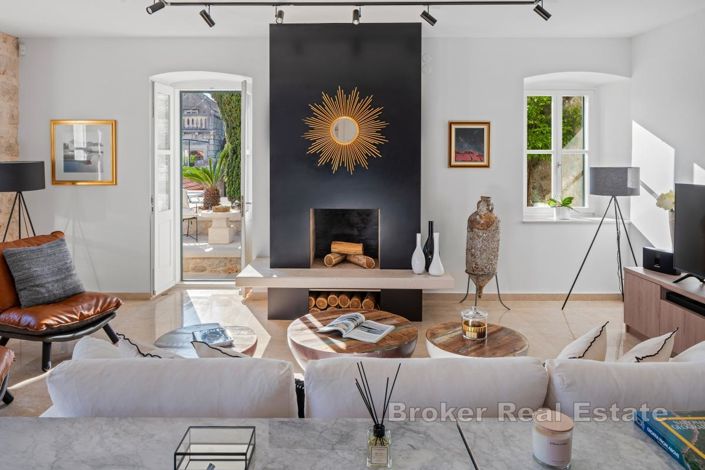 Image No.3-6 Bed Villa for sale