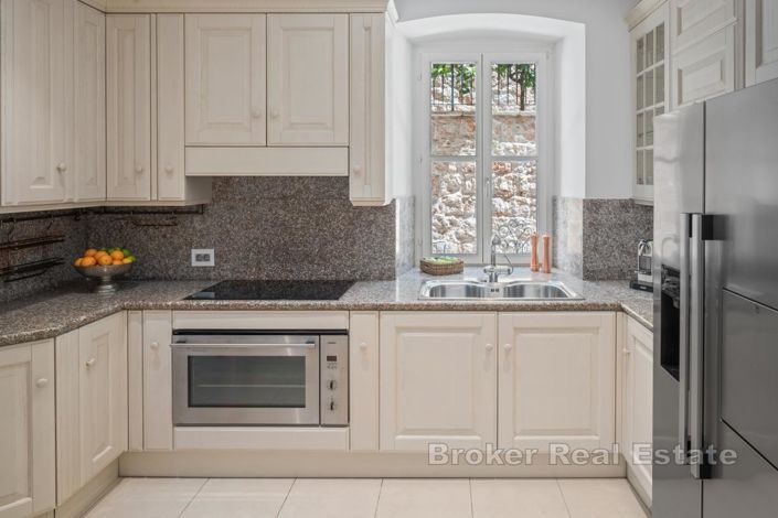 Image No.9-6 Bed Villa for sale