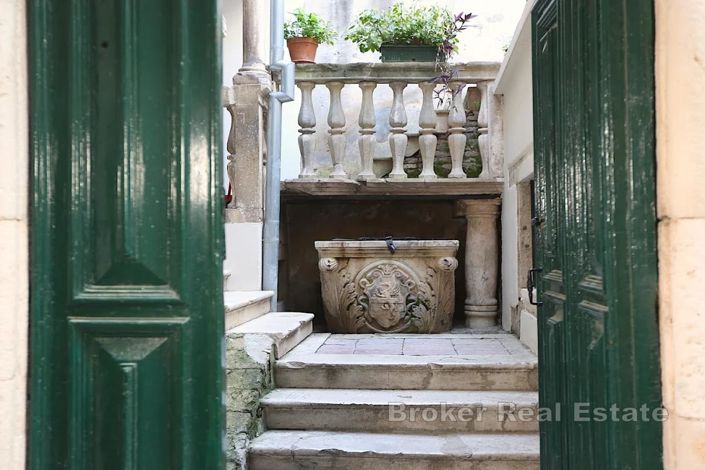 Image No.15-9 Bed Villa for sale