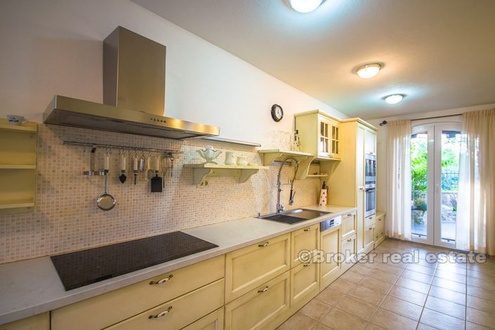 Image No.14-5 Bed Villa for sale