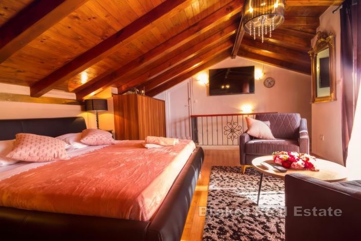 Image No.10-8 Bed Villa for sale