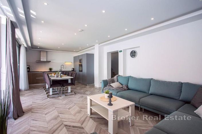 Image No.5-Villa de 8 chambres à vendre à Omiš