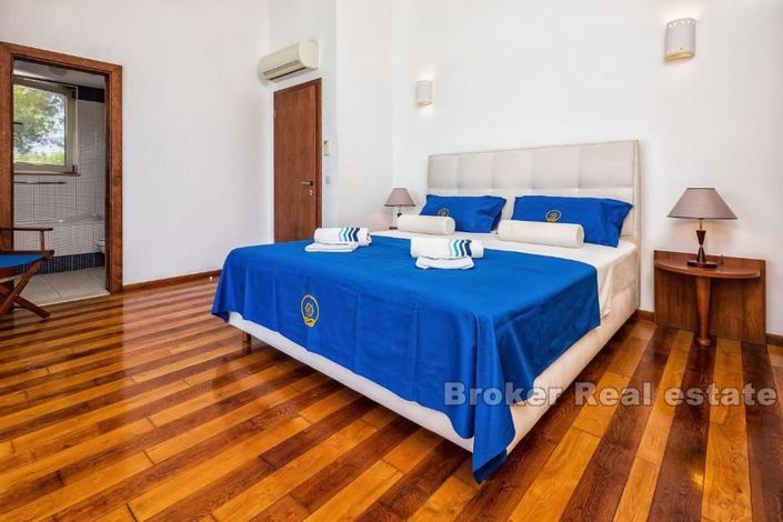 Image No.12-4 Bed Villa for sale