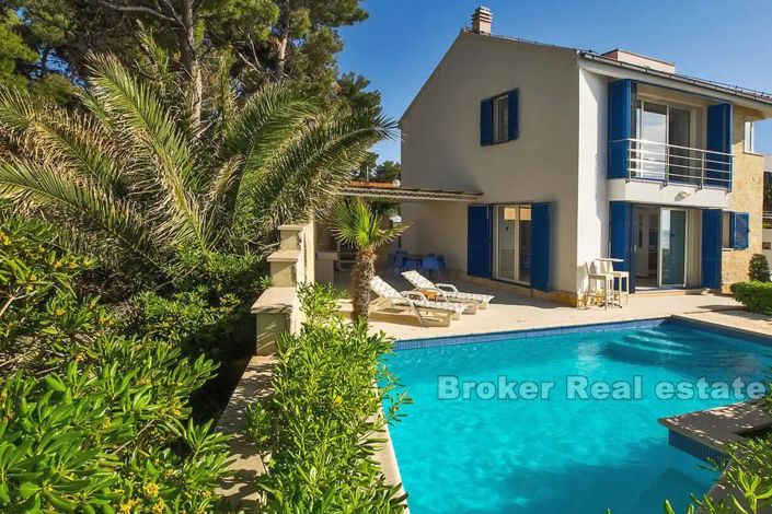 Image No.2-4 Bed Villa for sale