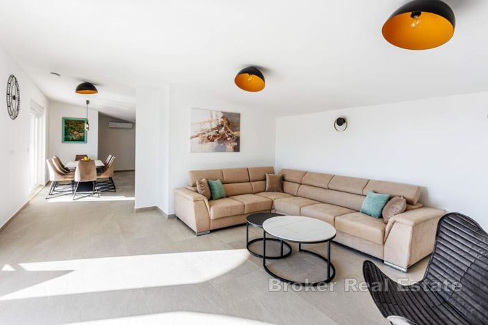 Image No.8-Villa de 7 chambres à vendre à Rogoznica