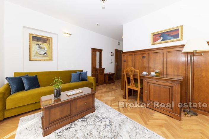 Image No.3-9 Bed Villa for sale