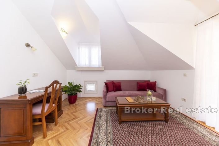 Image No.5-9 Bed Villa for sale