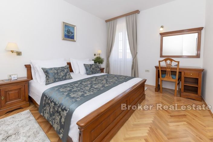 Image No.9-9 Bed Villa for sale