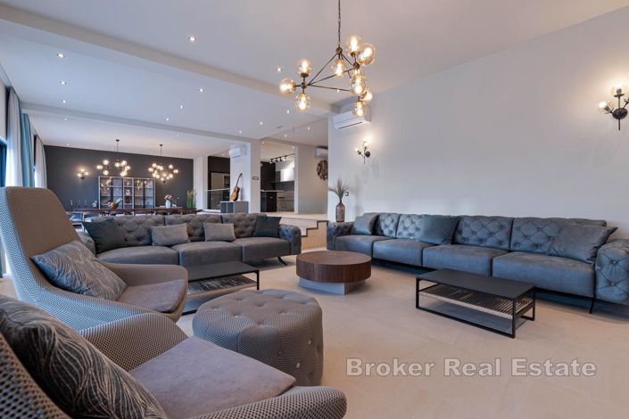 Image No.8-6 Bed Villa for sale
