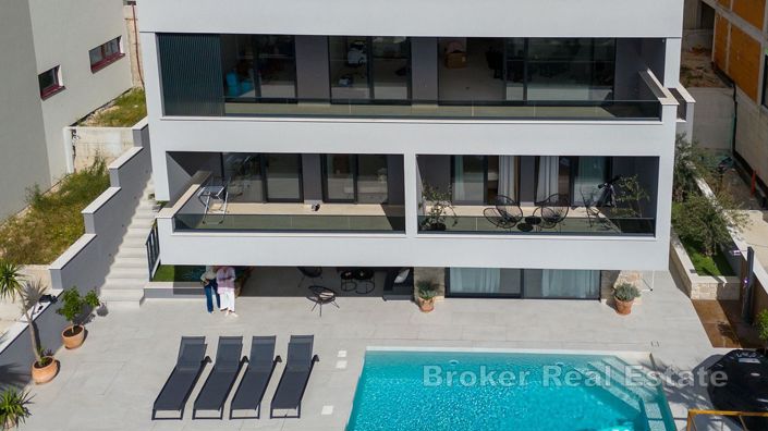 Image No.2-Villa de 8 chambres à vendre à Makarska