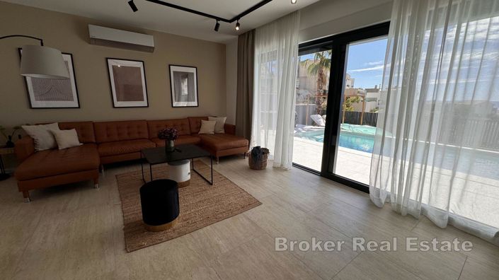 Image No.5-Villa de 8 chambres à vendre à Makarska