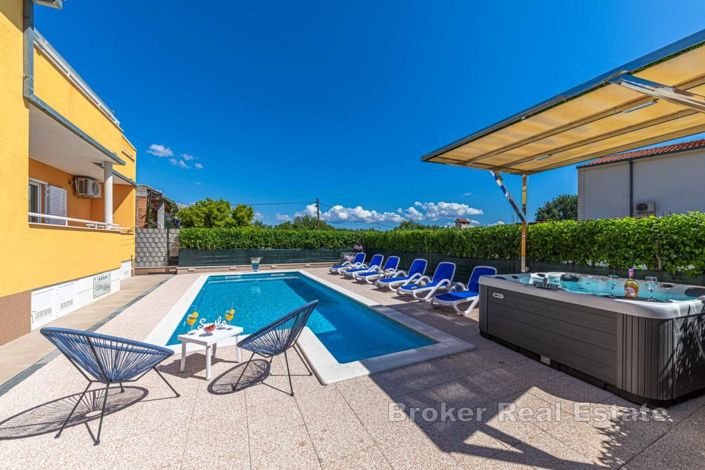 Image No.3-Villa de 5 chambres à vendre à Kaštel Lukšic