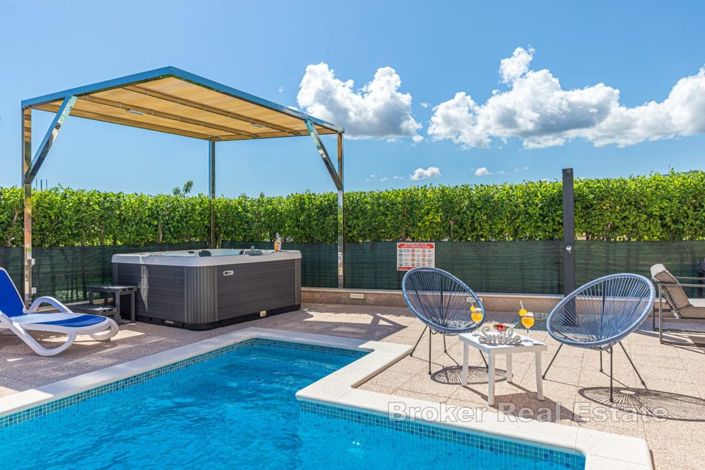 Image No.5-Villa de 5 chambres à vendre à Kaštel Lukšic