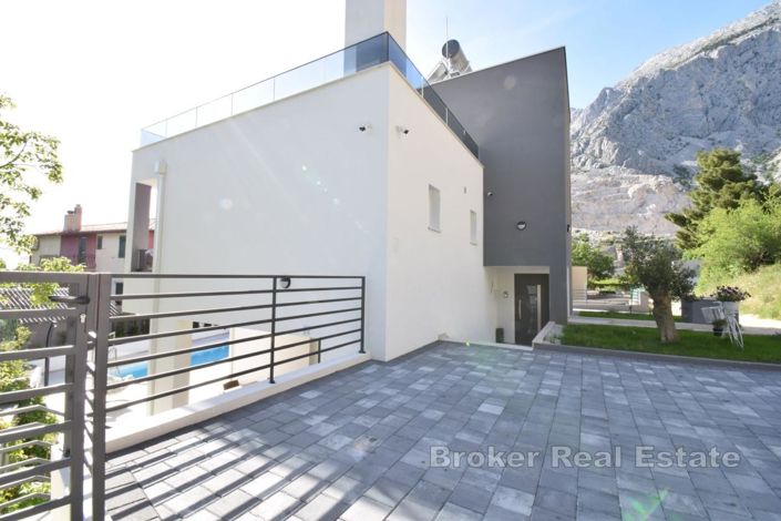 Image No.10-3 Bed Villa for sale