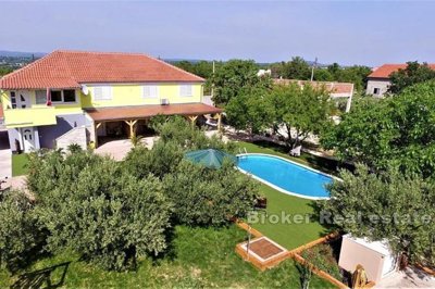 1 - Gornji Karin, Villa