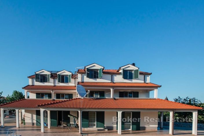 Image No.10-6 Bed Villa for sale