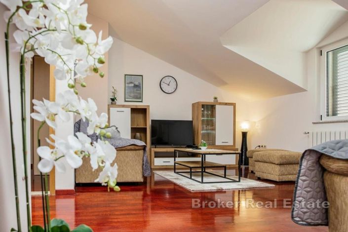 Image No.2-6 Bed Villa for sale