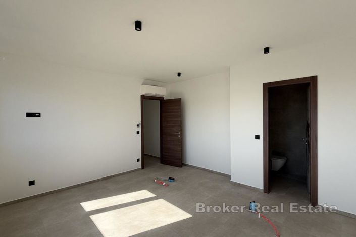 Image No.18-4 Bed Apartment for sale