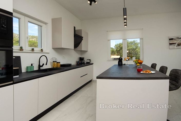 Image No.10-3 Bed Villa for sale