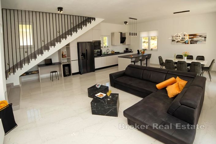 Image No.6-3 Bed Villa for sale