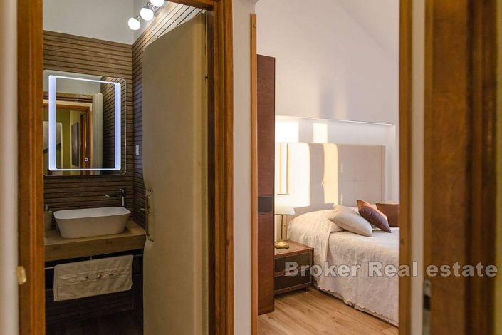 Image No.12-4 Bed Villa for sale