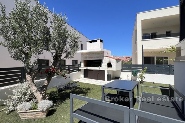 Image No.2-8 Bed Villa for sale