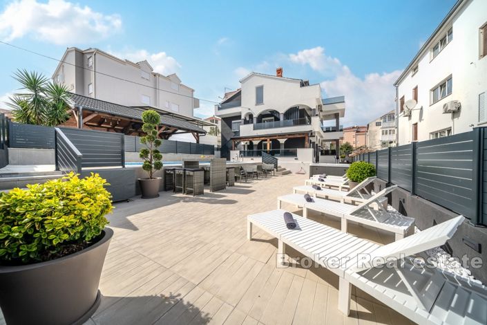 Image No.10-10 Bed Villa for sale