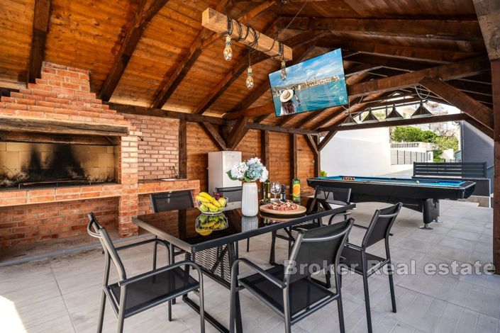 Image No.11-10 Bed Villa for sale