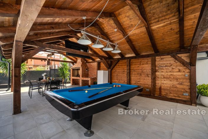 Image No.12-10 Bed Villa for sale