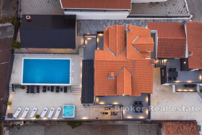 Image No.13-10 Bed Villa for sale