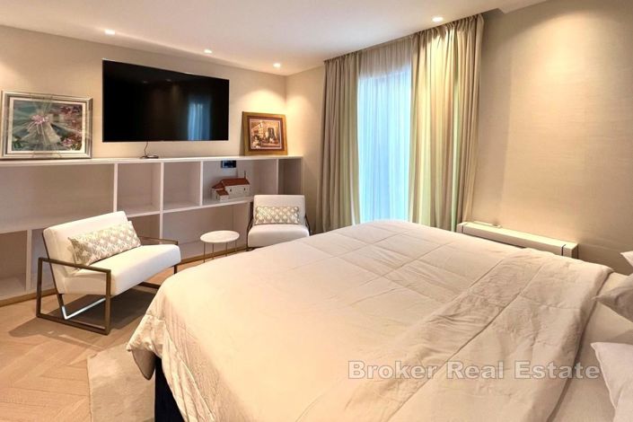 Image No.10-4 Bed Villa for sale