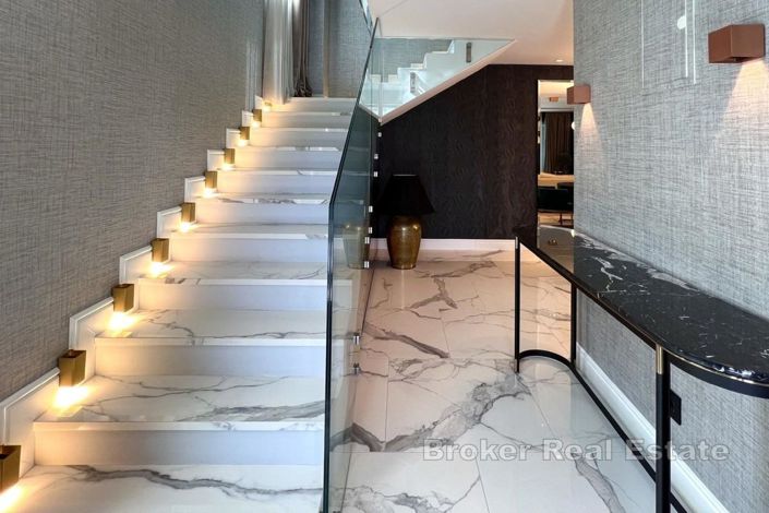 Image No.3-4 Bed Villa for sale