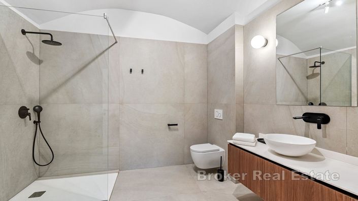 Image No.18-Villa de 11 chambres à vendre à Omiš